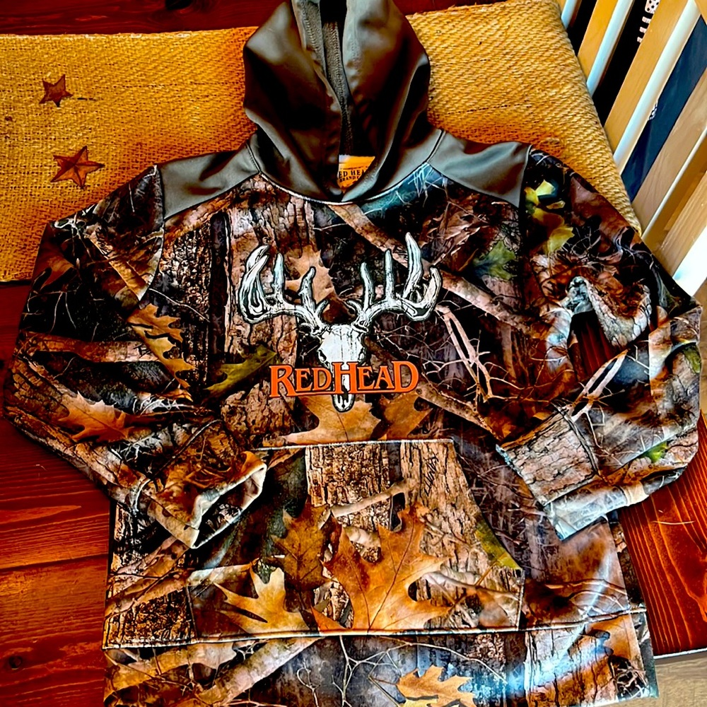 Youth Large Red Head camo hoodie. I’m perfect condition.